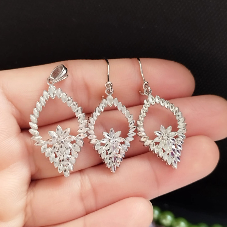 نیم ست نقره زنانه عیار 925 روکش طلا سفید تراش دار