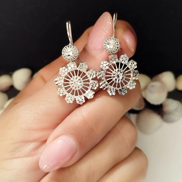 گوشواره نقره زنانه طرح گل تراش دار عیار 925 روکش طلا سفید BSJ silver