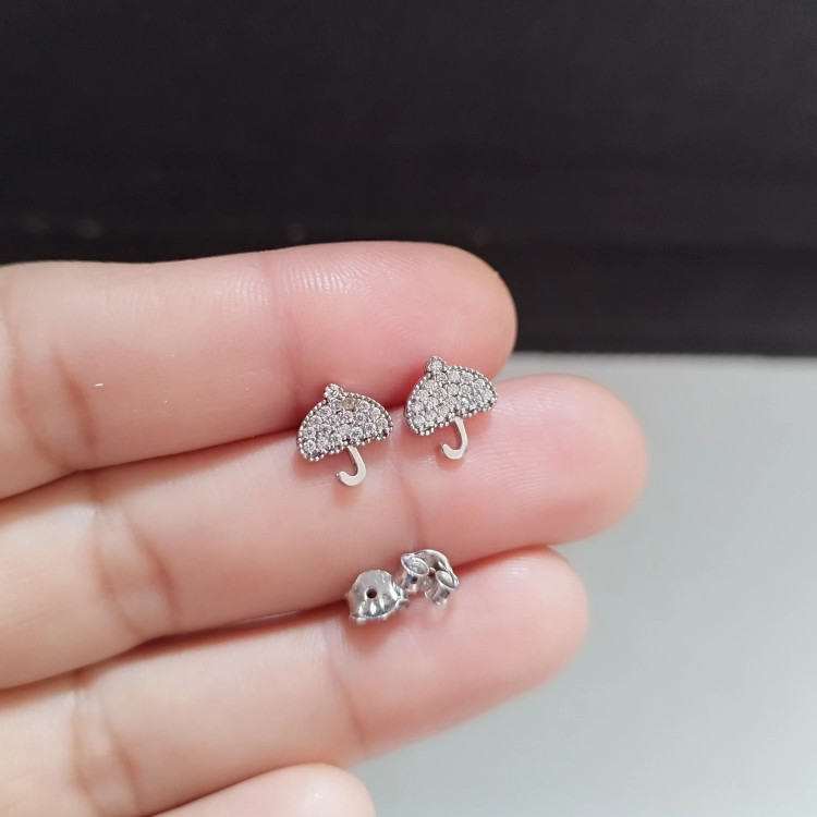 گوشواره نقره زنانه میخی عیار 925 طرح چتر جواهری رنگ نقره ای