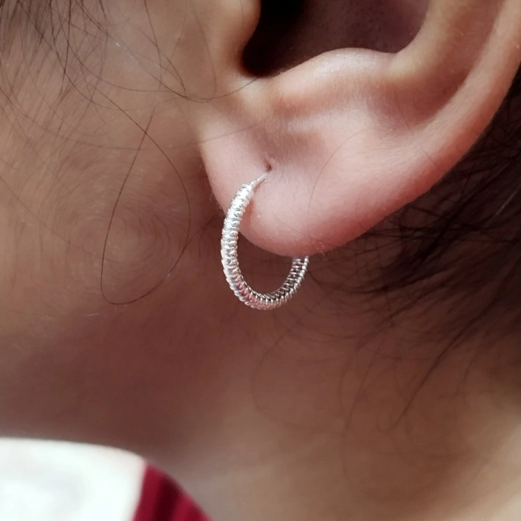 گوشواره نقره حلقه ای طرح عاج سایز مدیوم زنانه نقره ای