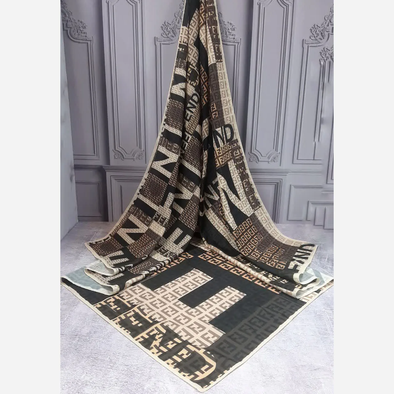 روسری نخ کاستوم قواره 140 طرح فندی رنگ کرم مشکی قهوه ای