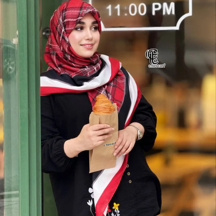 روسری نخ کاستوم طرح دنیز سایز 140 مناسب بانوان قرمز