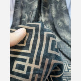 روسری طرح سیمین نخ بامبو قواره بزرگ 140x140 زنانه مشکی ریز نقش اسپرته