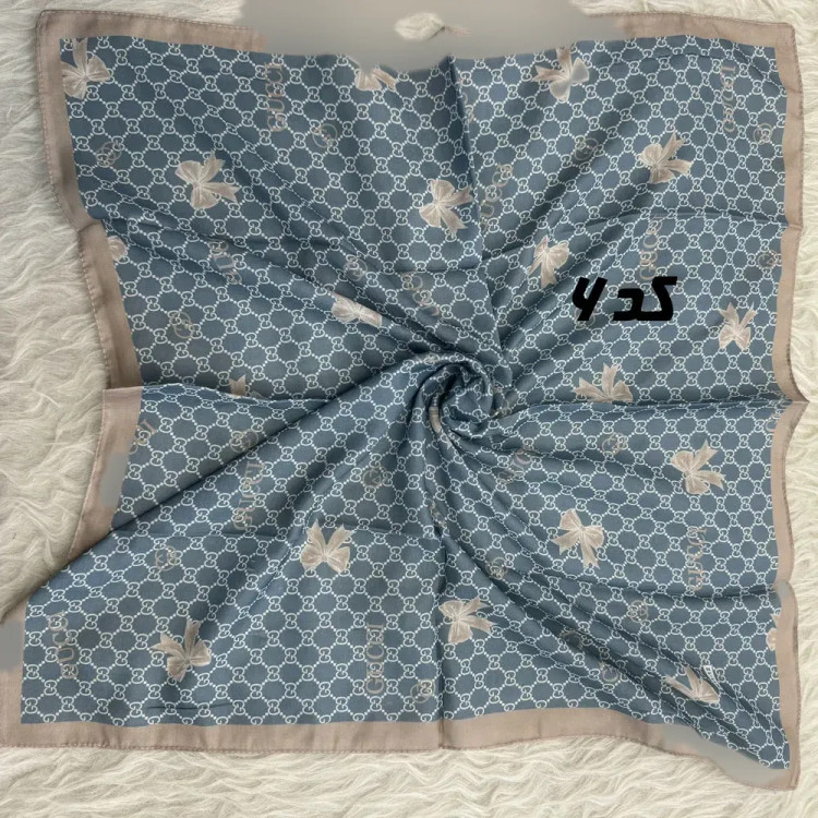 مینی اسکارف آبی نخ طرحبندی قواره 65×65 مناسب استفاده روزمره