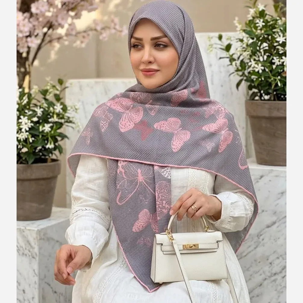 روسری نخ کاستوم طرح پروانه خال خالی طوسی صورتی قواره بزرگ 140 سانتیمتر