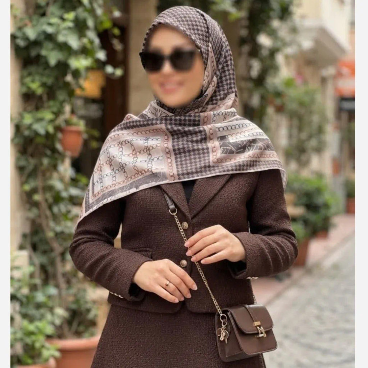 روسری نخ کاستوم طرح منو قواره بزرگ 140 سانتیمتر