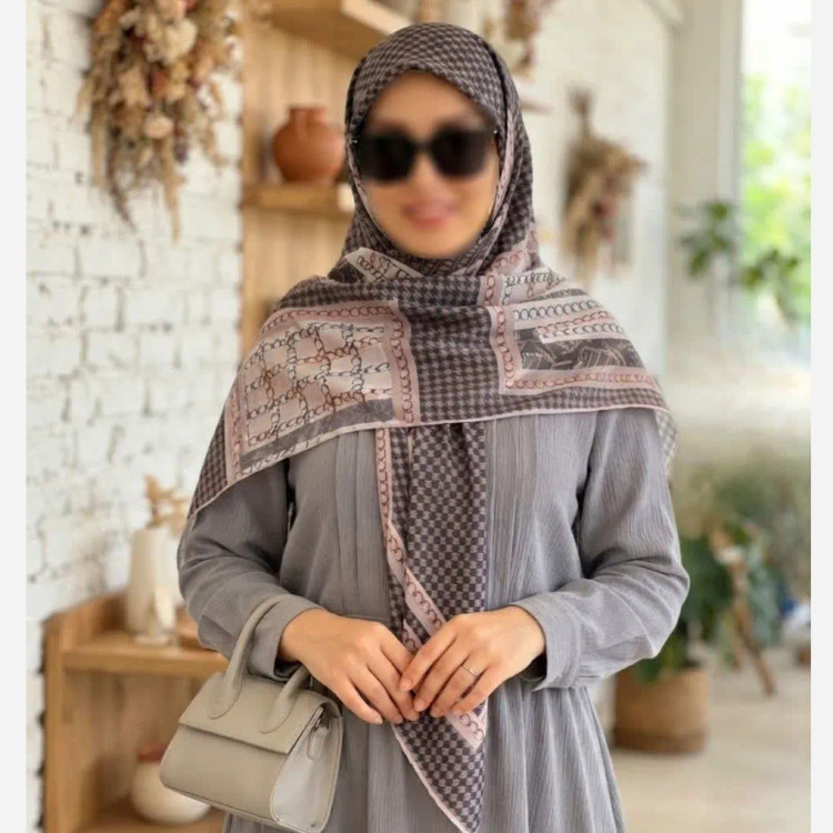 روسری نخ کاستوم طرح منو قواره بزرگ 140 سانتیمتر
