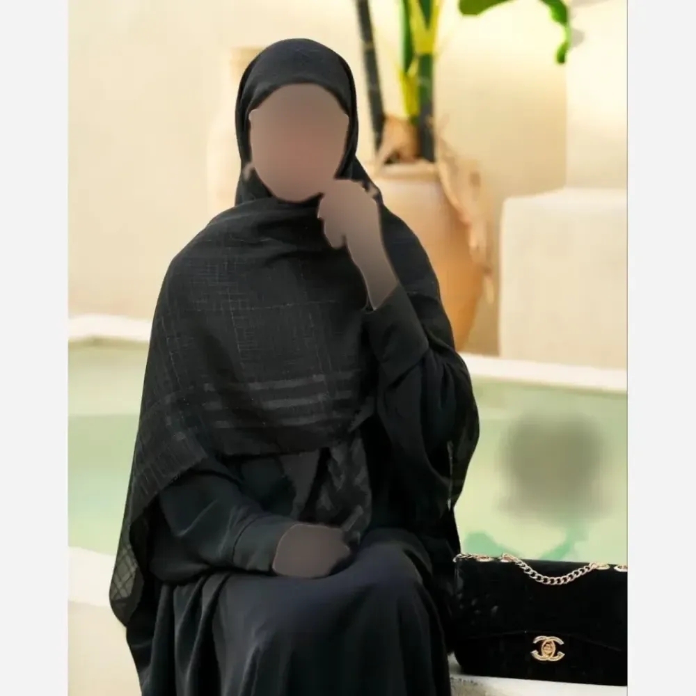 روسری نخی بزرگ تک رنگ حاشیه زرک دار قواره 125 سانت مجلسی