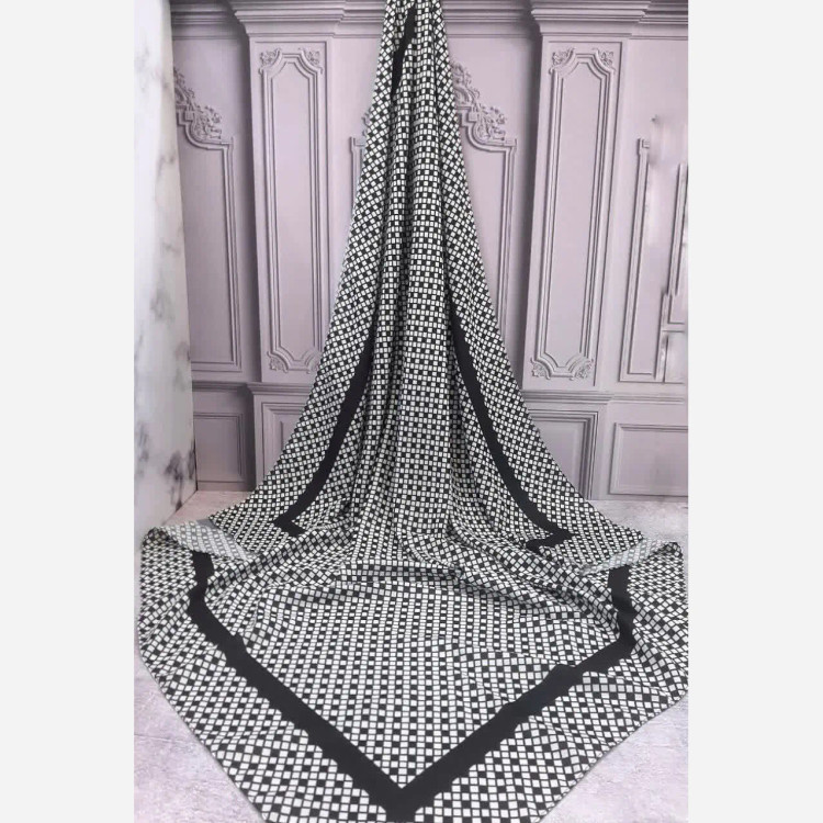 روسری نخ طرح مایایه سفید مشکی دوردوز ابعاد 140 در 140