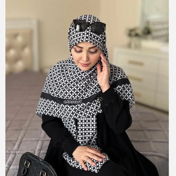 روسری نخ طرح مایایه سفید مشکی دوردوز ابعاد 140 در 140
