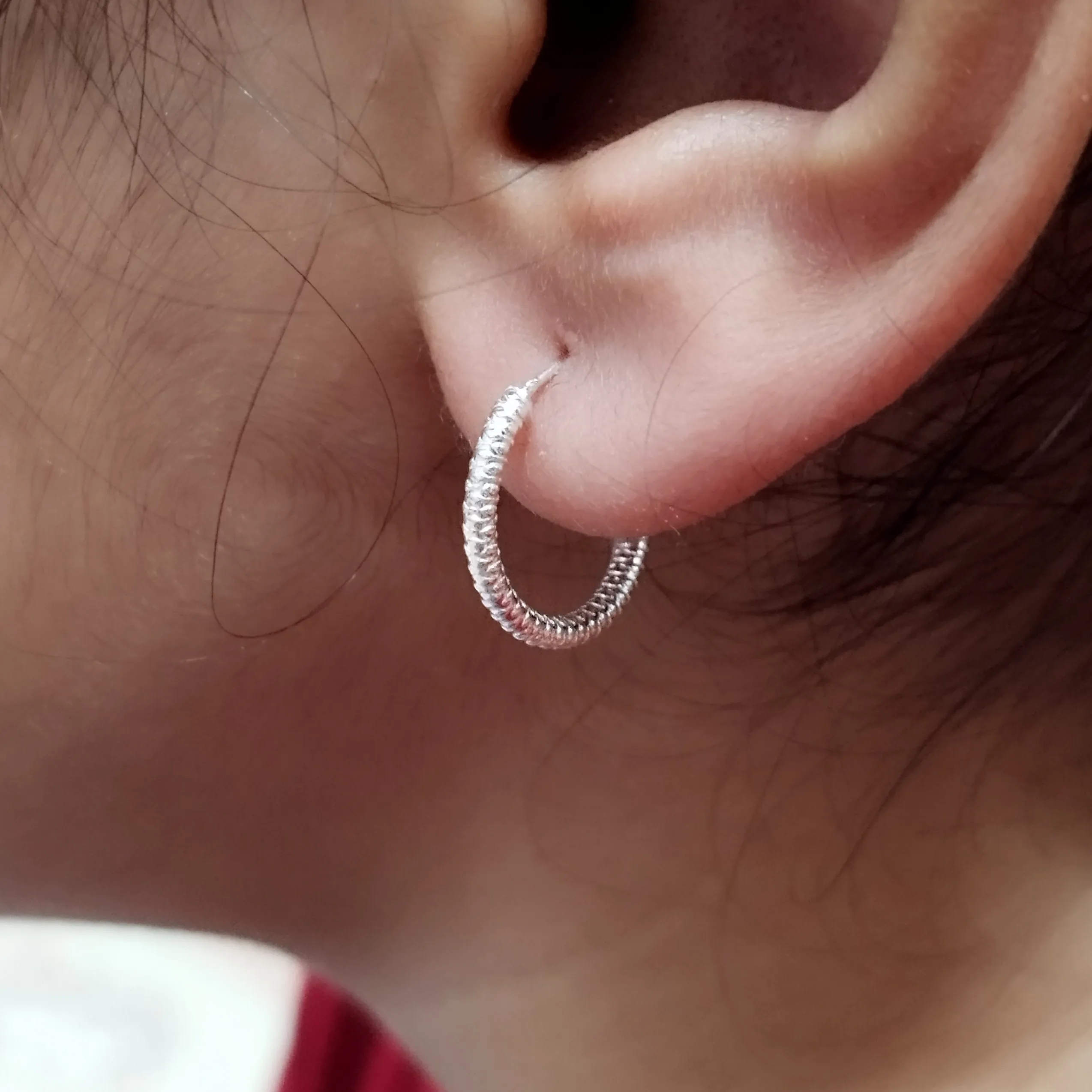 گوشواره نقره حلقه ای طرح عاج سایز مدیوم زنانه نقره ای