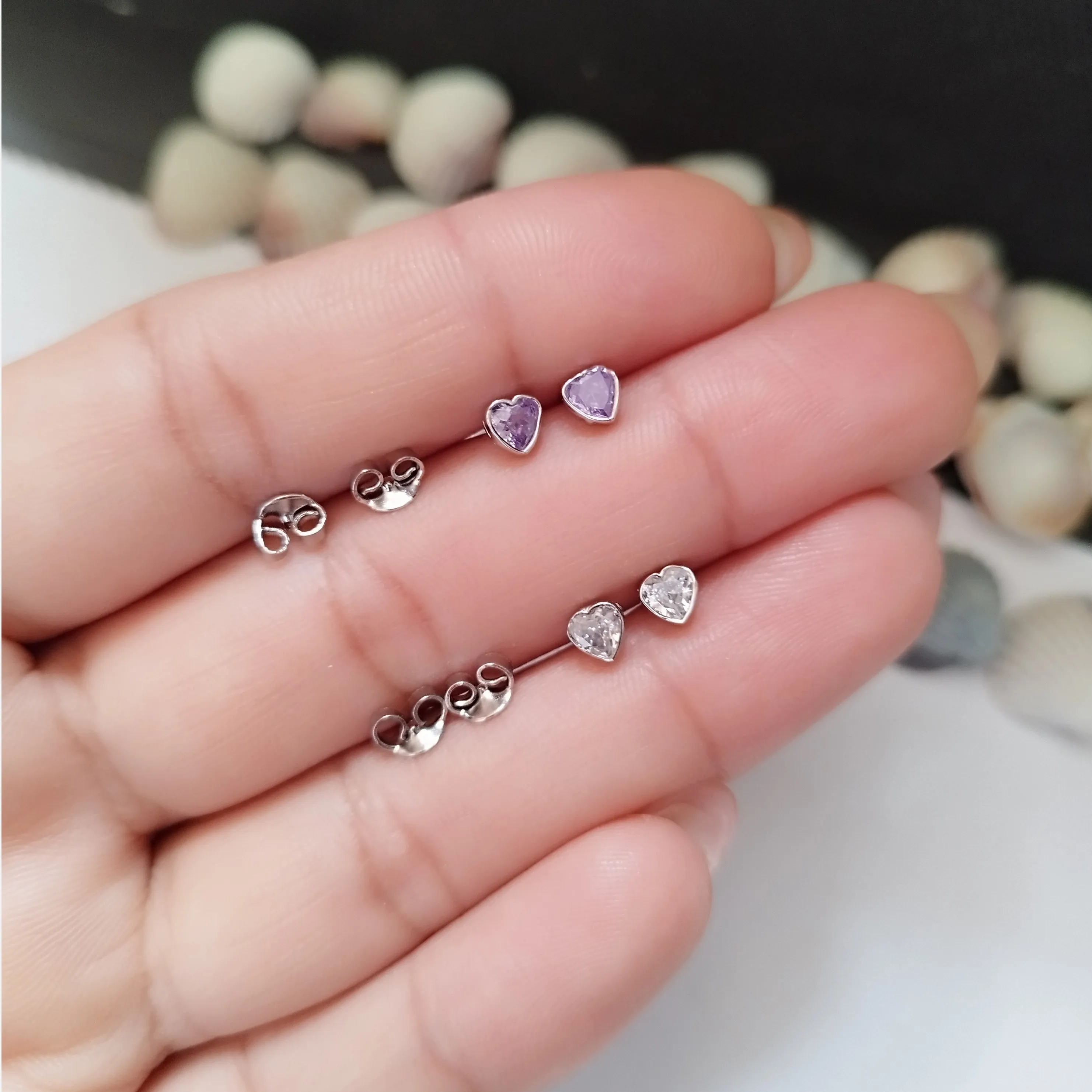 گوشواره نقره میخی طرح قلب عیار 925 برند BSJ silver سفید و یاسی