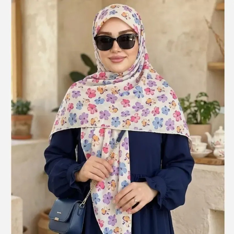روسری نخ کاستوم طرح گل کاغذی قواره بزرگ 140x140 دور چرخ دوز کرم شیری