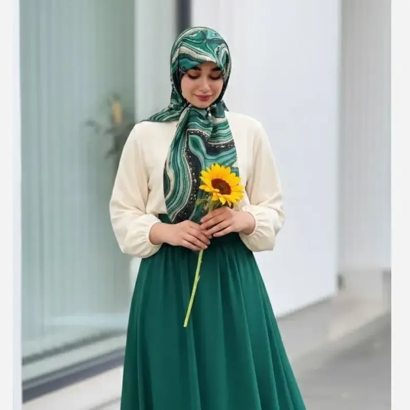روسری نخی کاستوم طرح رزین قواره 110 و 115 سانتی متر