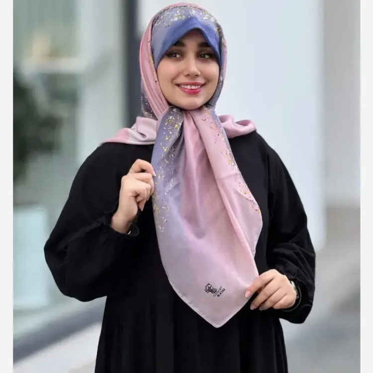روسری نخی کاستوم طرح رزین طلایی صورتی یاسی طوسی قواره 110