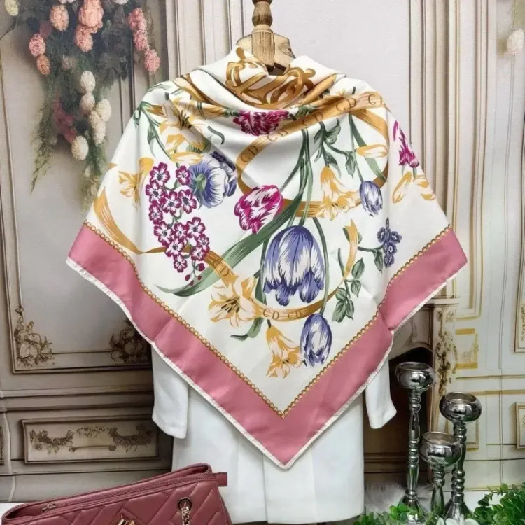 روسری ساتن ابریشم طرح رزگلد قواره 140 مجلسی