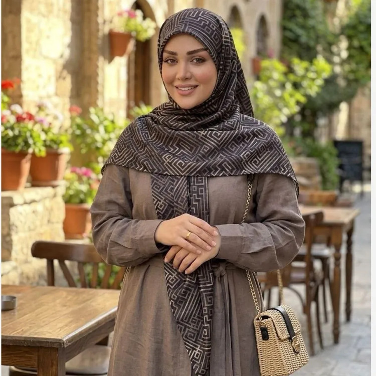 روسری طرح سیمین نخ بامبو قواره بزرگ 140x140 زنانه مشکی ریز نقش اسپرته