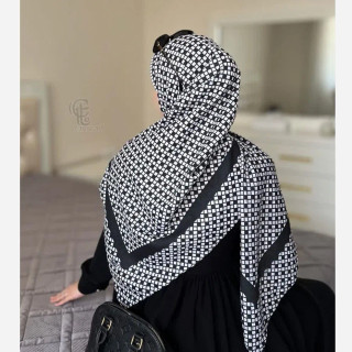 روسری نخ طرح مایایه سفید مشکی دوردوز ابعاد 140 در 140